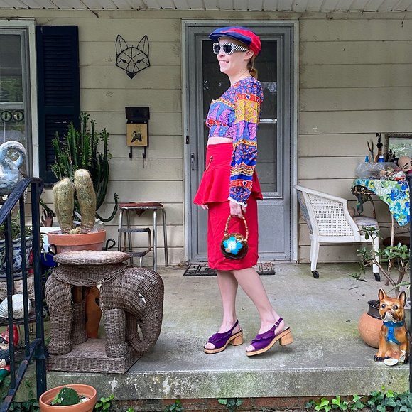 Vintage 1980s Red Cotton High Waist Skirt with Ruffle Detail and Gold Chain - Picture 2 of 10